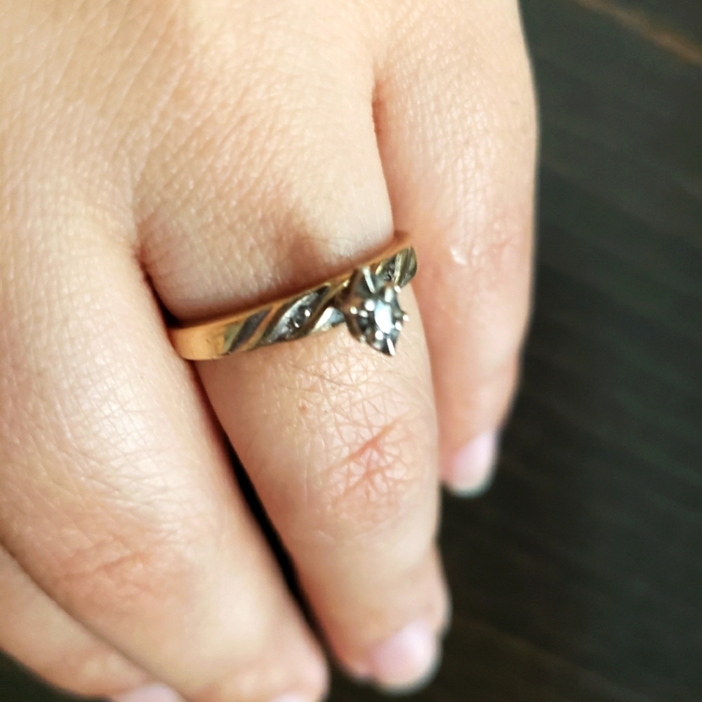 Women's ring size 7 10k